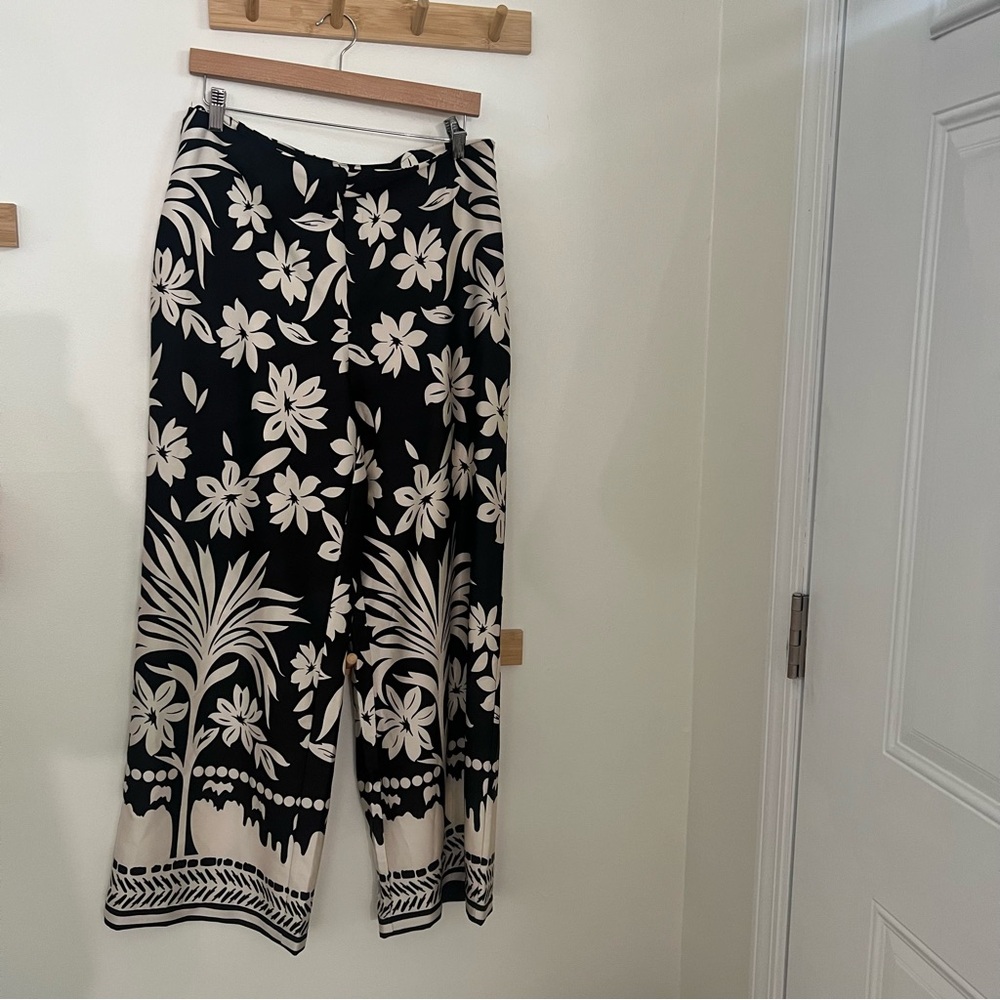 Floral Black & cream Women's industry wide leg Trousers no flaws size 10